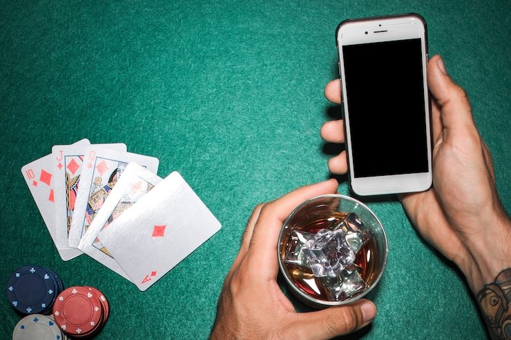 Penampakan dealer meja blackjack live di qqnusa21 dengan latar kasino profesional